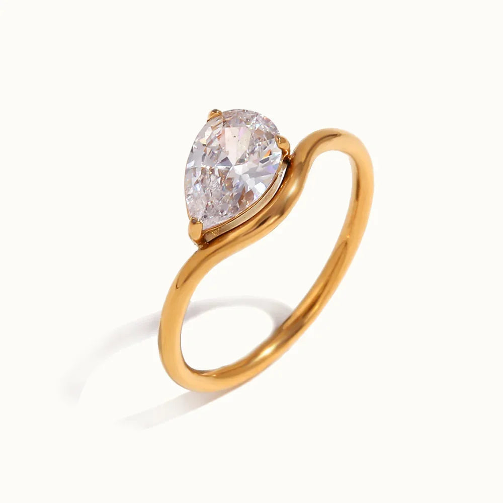 Dewdrop Diamond Gold Ring