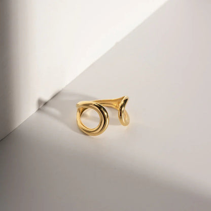 Jackie Twisted Band Ring