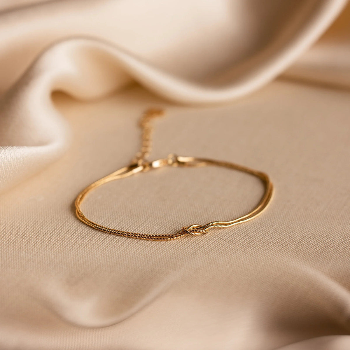 Alorinwear Forever Knot Bracelet