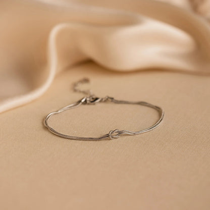 Alorinwear Forever Knot Bracelet