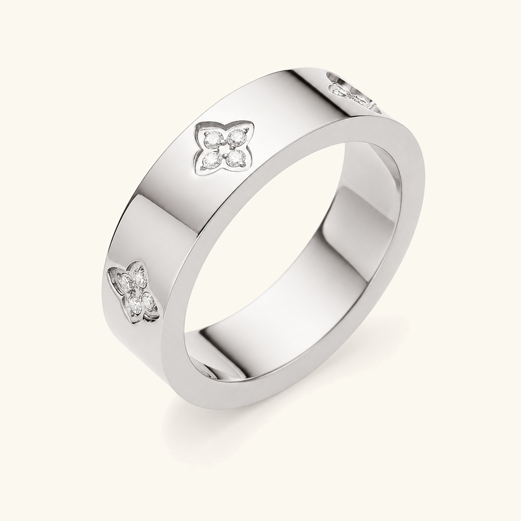 Nadine Clover Band Ring