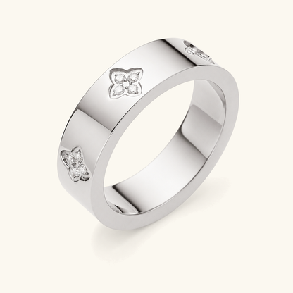 Nadine Clover Band Ring